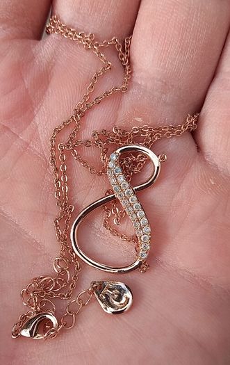 The Infinity pendant from Tipperari Crystal in rose gold plated