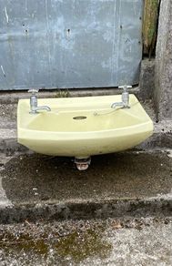 Vintage Yellow Wash Basin / Retro Sink with Taps