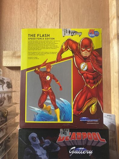 Exclusive Marvel / DC Figures