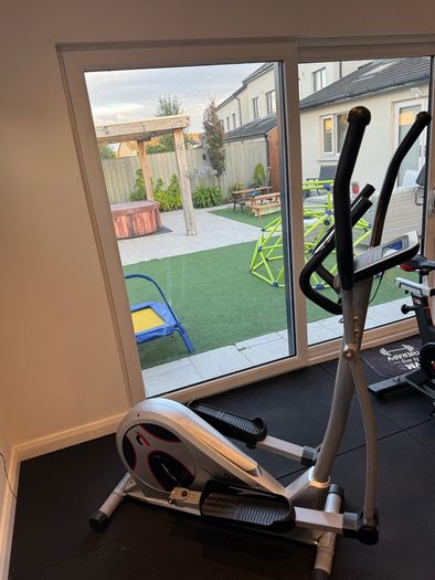 Cross Trainer / Elliptical Exercise Machine