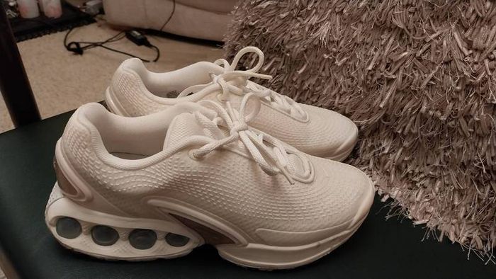 Nike size 4 perfect immaculate were 120