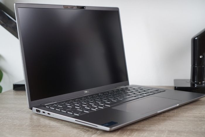 Dell Latitude 7450 14" | Core Ultra 7 165U | 32GB LPDDR5x | 512GB