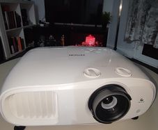 Epson Eh-tw7000 Projector, 4k, Wifi, Bluetooth, 3000 Ansi Lumens