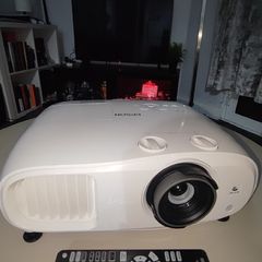 Epson Eh-tw7000 Projector, 4k, Wifi, Bluetooth, 3000 Ansi Lumens