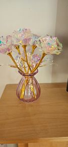 6 small roses in pink vase
