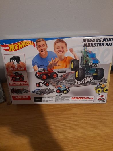 Toys new hot wheels