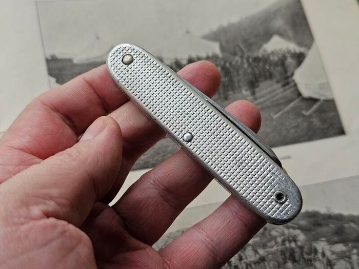 Vintage Elsener Schwyz Victoria 69 Original Swiss Army Issued Soldier Knife Discontinued Collectable Militaria