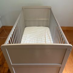 Baby cot bed & toddler bed with mattress