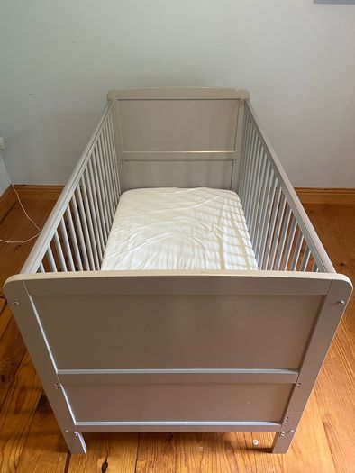 Baby cot bed & toddler bed with mattress