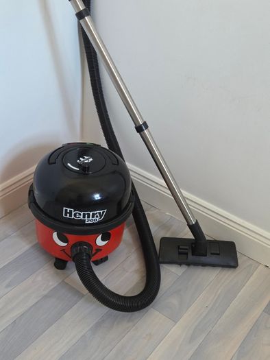Henry 200 Vacuum Cleaner