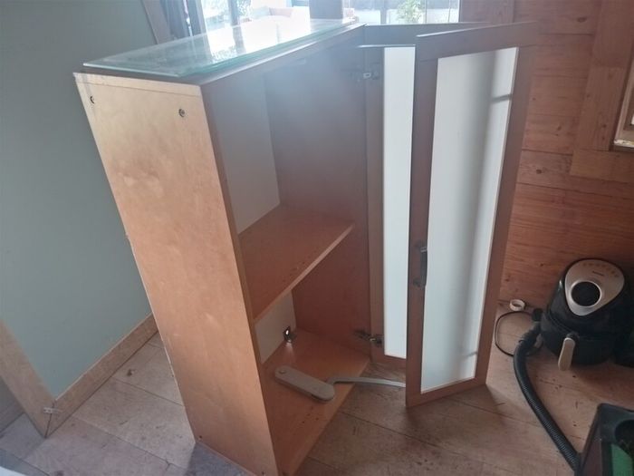 wall mounted cabinet