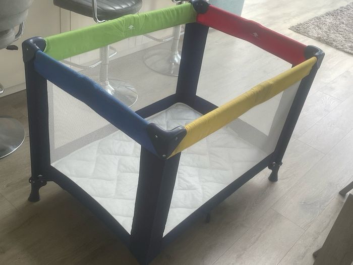 playpen/ travel cot