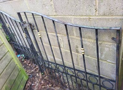 iron gates - Great condition