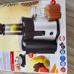 Fruit juicer