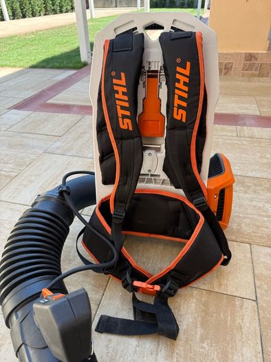 STIHL BGA 300 blower with STIHL ADA1000 dual battery backpack adapter