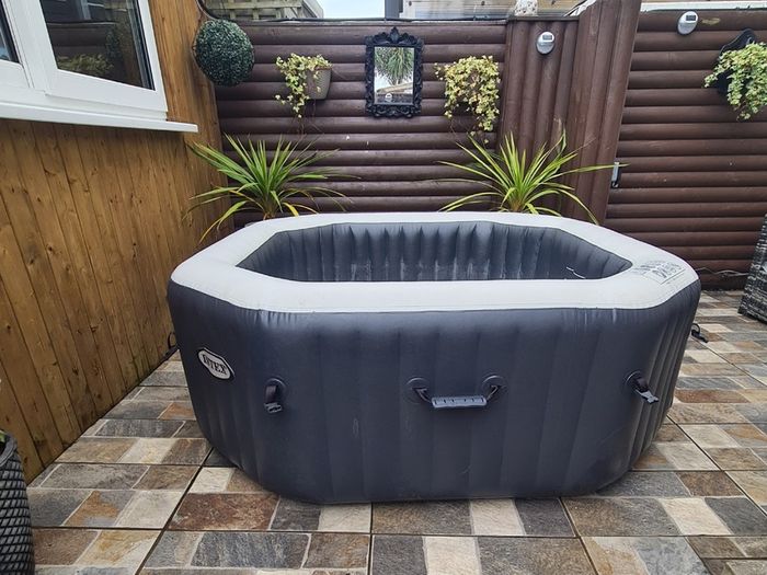 Intex Inflatable Hot Tub  Jacuzzi  Perfect Condition