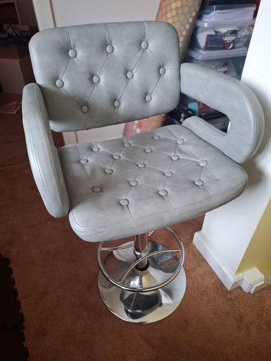 Swivel barstool chair
