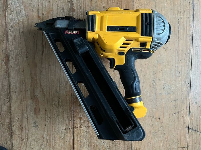 Framing Nail Gun DEWALT DCN690 For Parts