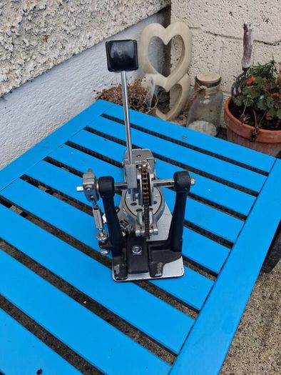 Mapex hardware and Pearl kick pedal.