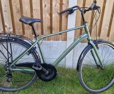 Lightweight hybrid bike ( serviced )( delivery )