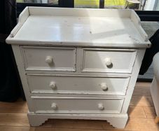 chest of drawers
