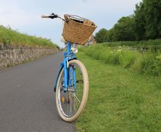 Blue Ladies Bike 26 inch City Bike Shimano 6 Speed  Basket and Lights