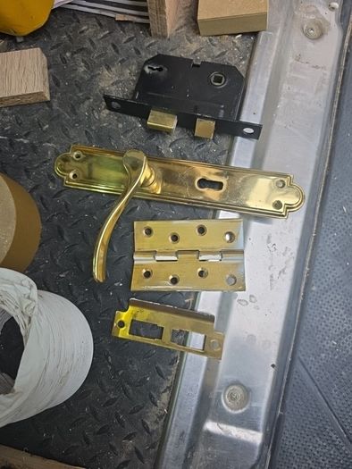 interior door handles /locks /hinges 15 in total