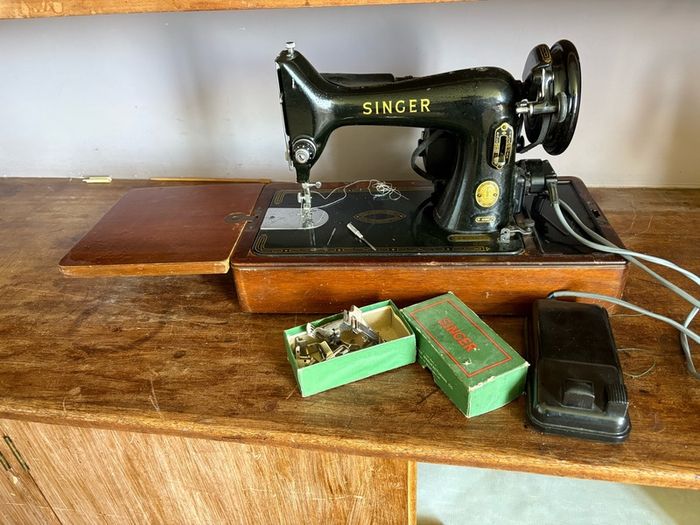 Vintage Singer 99k sewing machine