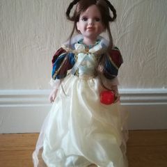 Porcelain doll princess snow white 16 inches
