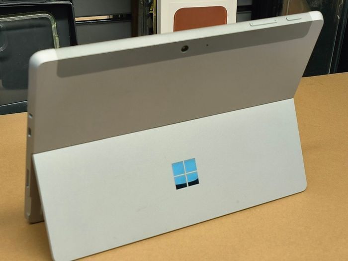 Microsoft Surface Go (1824) - 128GB / 8GB Intel Pentium 4415Y Windows 11 pro/ Used