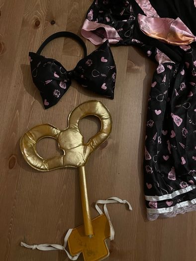 Scary doll costume with key