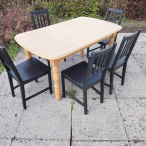 Oak Table+chairs