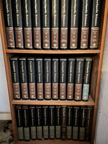 REDUCED - Encyclopaedia Britannica & bookself