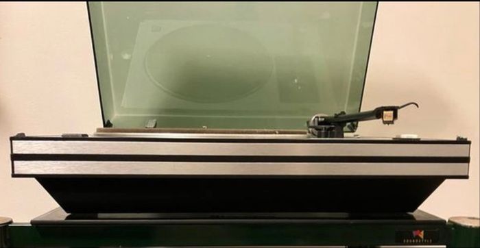 STD 305M  |  Suspended Sub-Chassis Belt-Drive Turntable