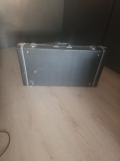 Guitar stand / case