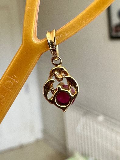 18K gold natural ruby pendant