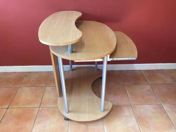Mobile 3 Tier Computer Desk w/ Pull Out Tray & Wheels