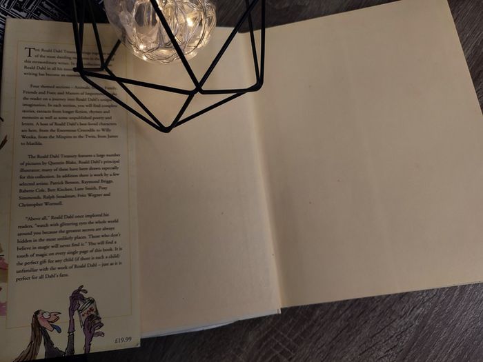 The Roald Dahl Treasury ! by Roald Dahl ! Hardcover ! 1997 ! by Jonathan Cape !