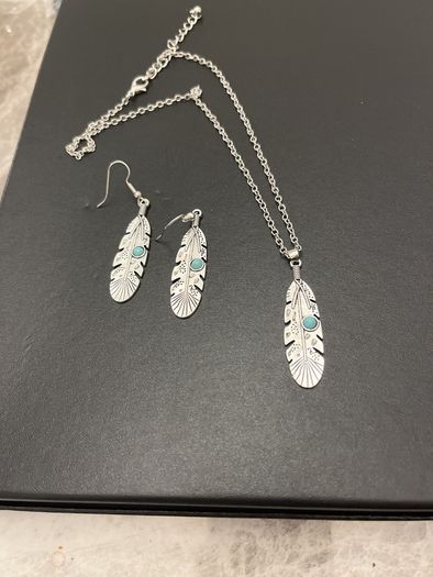 Costume chain and earrings