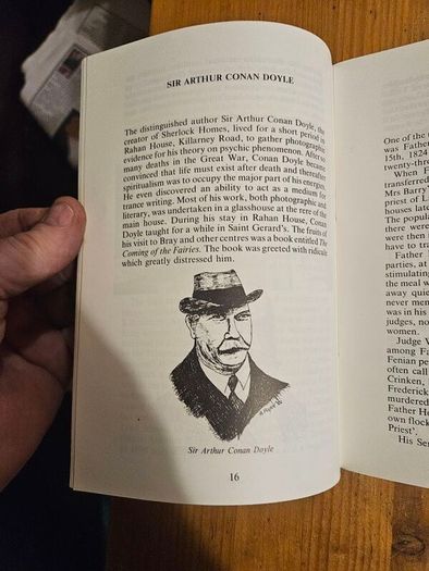 Bray Historical Books X 2. Famous Links With Bray By Arthur Flynn.  2. Bray Historical Record.  Both Paperback In Good Condition. See Photos For Same.
