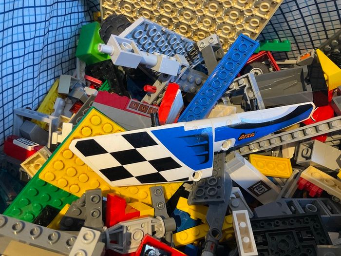 Lego - treasure chest of 5kg of Lego pieces.