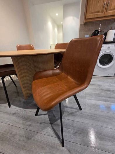 Round Dining Table with 4 Chairs