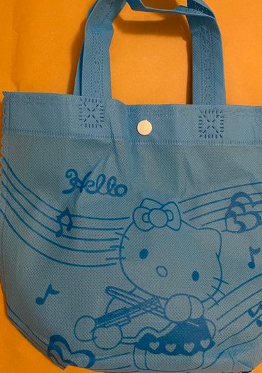 Kitty bag and necklace,