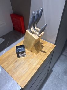Set of Knives + Knife Sharpener