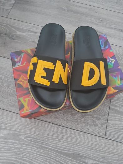 sliders fendi