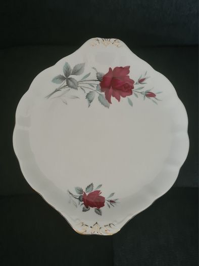 Serving plate Royal Albert Sweet Romance Handled Cake Plate