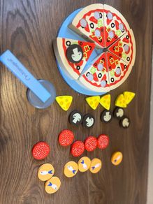 Wooden magnetic pizza play set