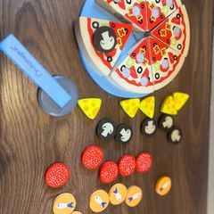 Wooden magnetic pizza play set