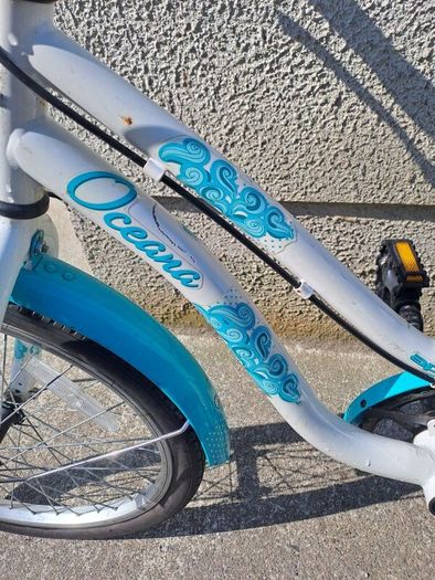 apollo girls bike