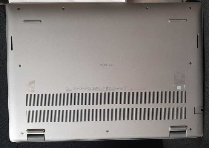 Dell Vostro 5620 | Core i5-1240P | 16GB RAM | 512GB NVMe | Iris Xe | Windows 11 Pro